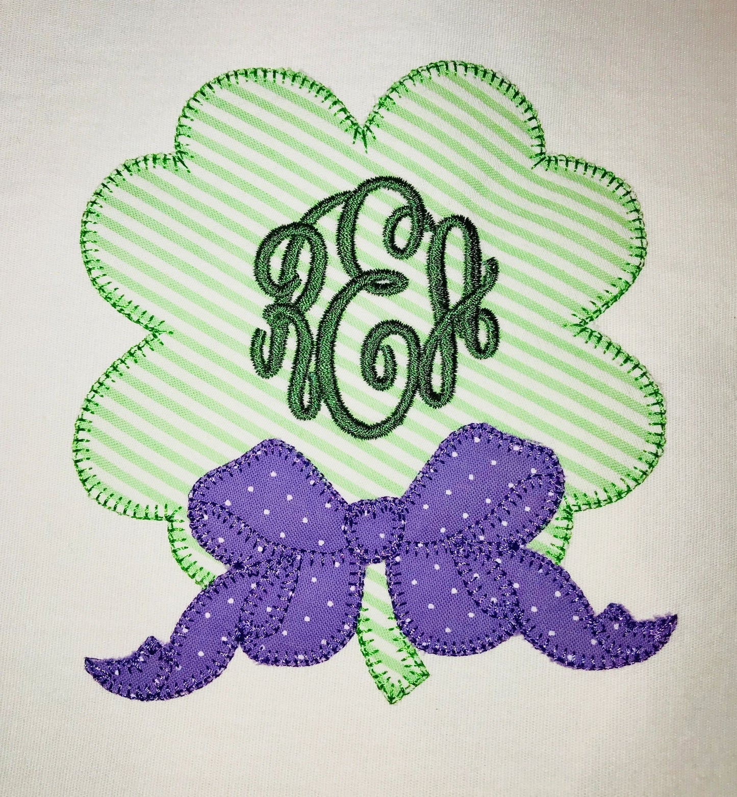 Simple Shamrock with Bow Design